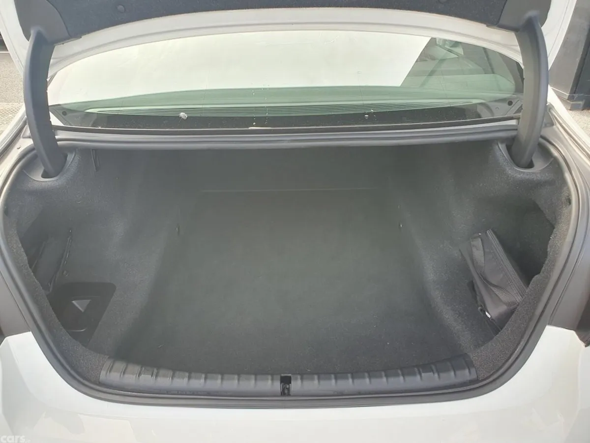 BMW 5-Series Saloon, Diesel Hybrid, 2022, White