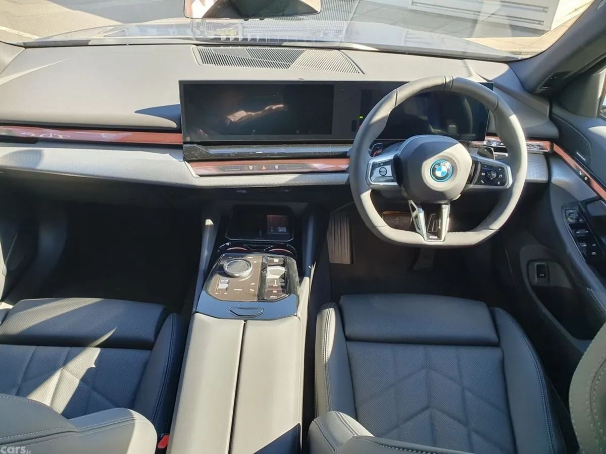 BMW 5-Series Saloon, Petrol Plug-in Hybrid, 2026, Blue