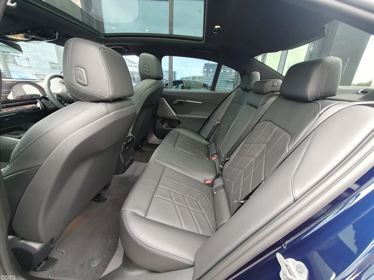 BMW 5-Series Saloon, Petrol Plug-in Hybrid, 2026, Blue