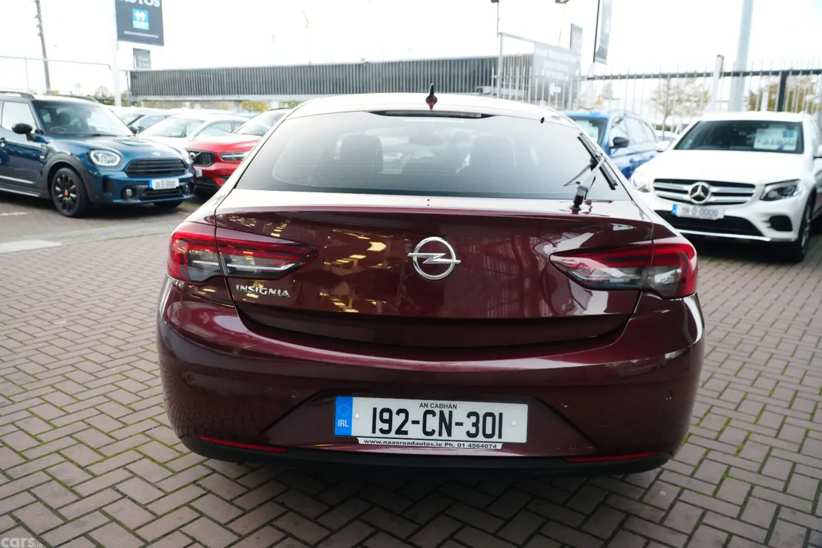 Opel Insignia Hatchback, Diesel, 2019, Red