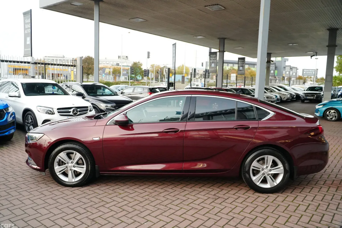 Opel Insignia Hatchback, Diesel, 2019, Red