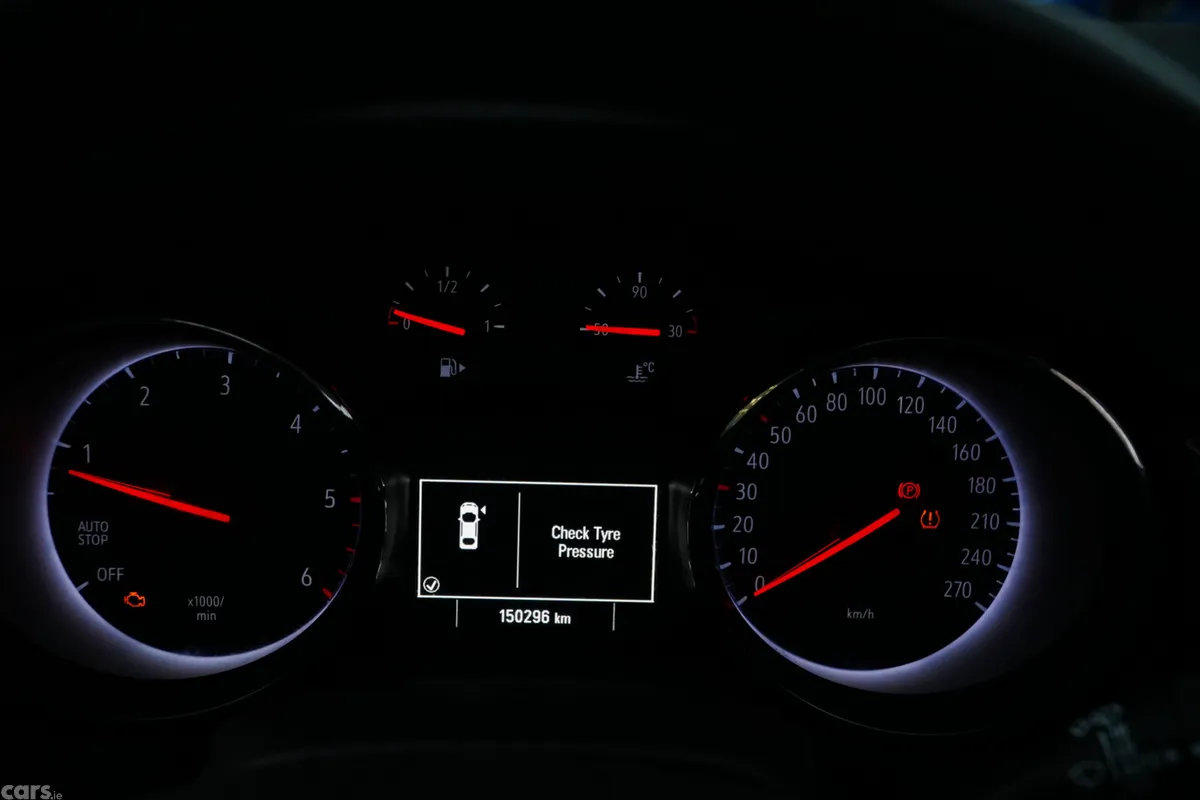 Opel Insignia Hatchback, Diesel, 2019, Red