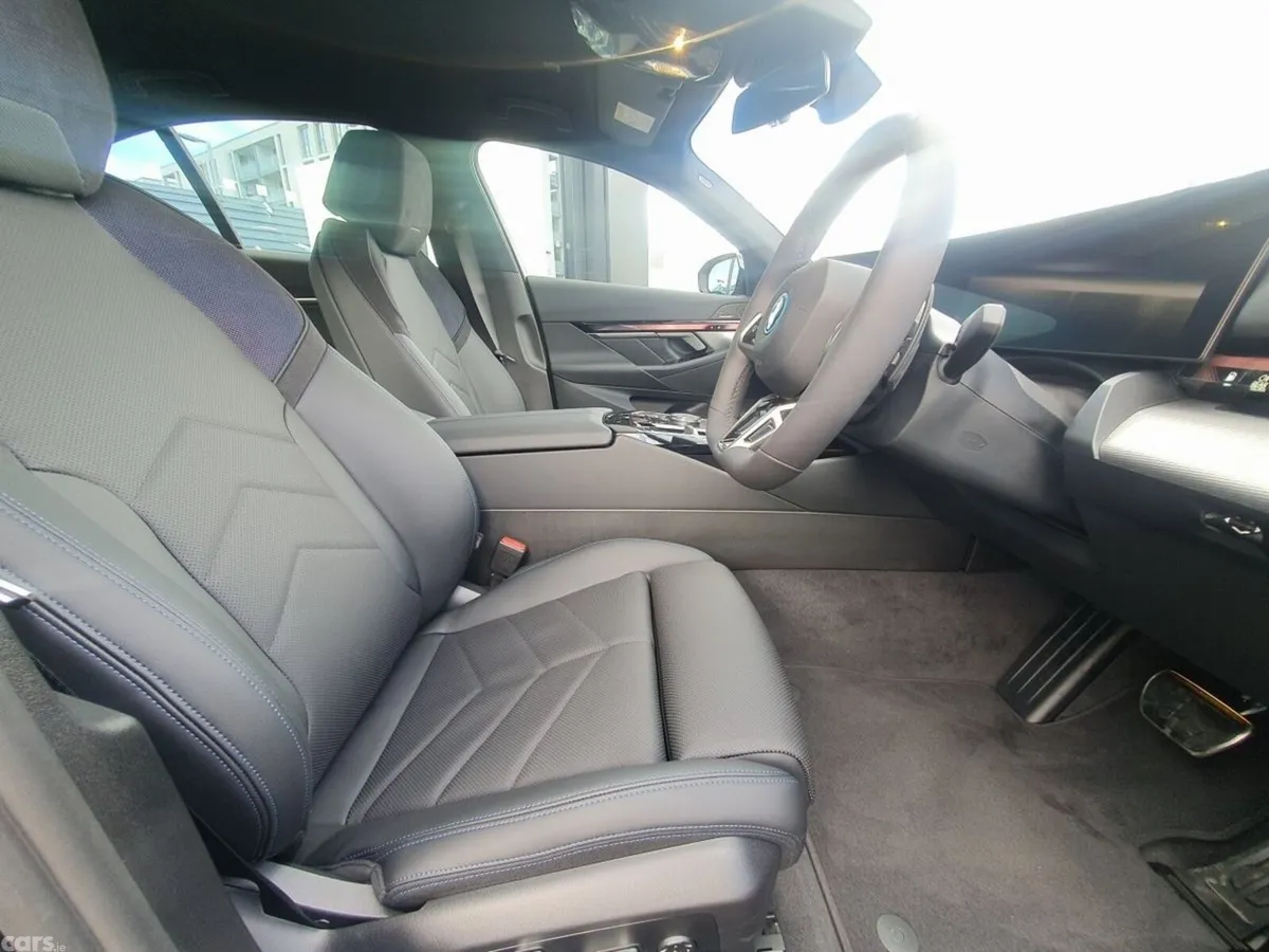 BMW 5-Series Saloon, Petrol Plug-in Hybrid, 2026, Black