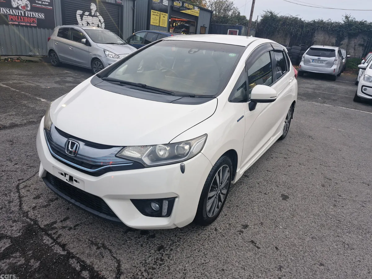 Honda Fit Hatchback, Petrol Hybrid, 2014, White