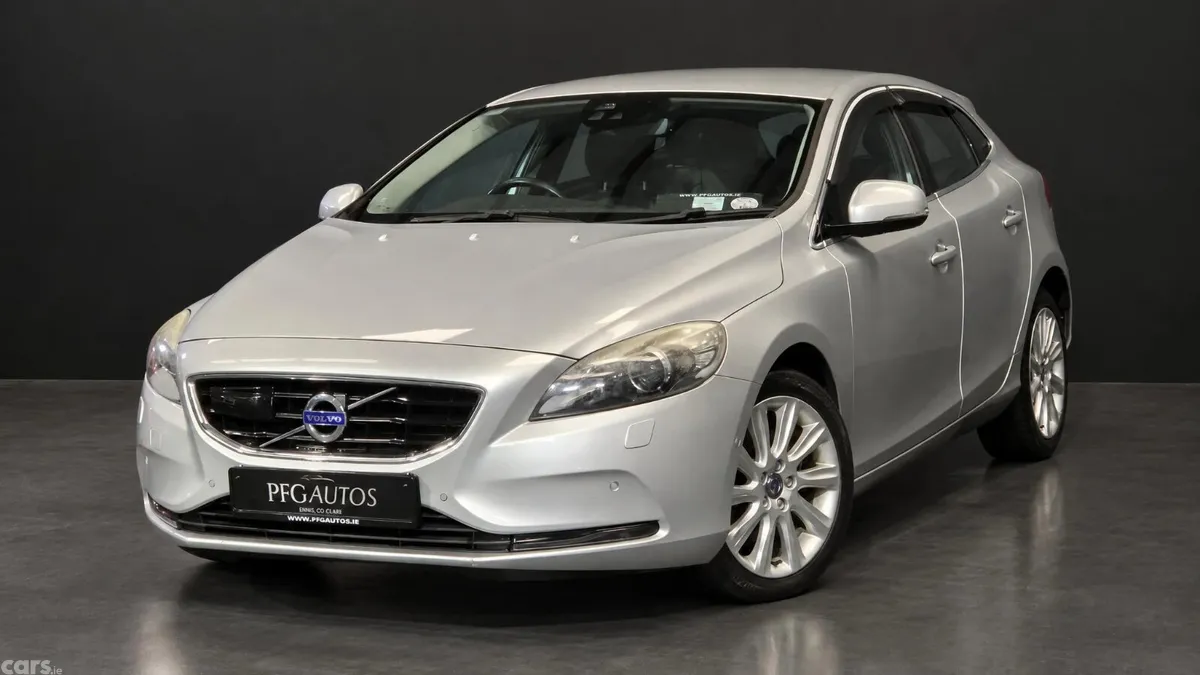 Volvo V40 Hatchback, Petrol, 2015, Silver