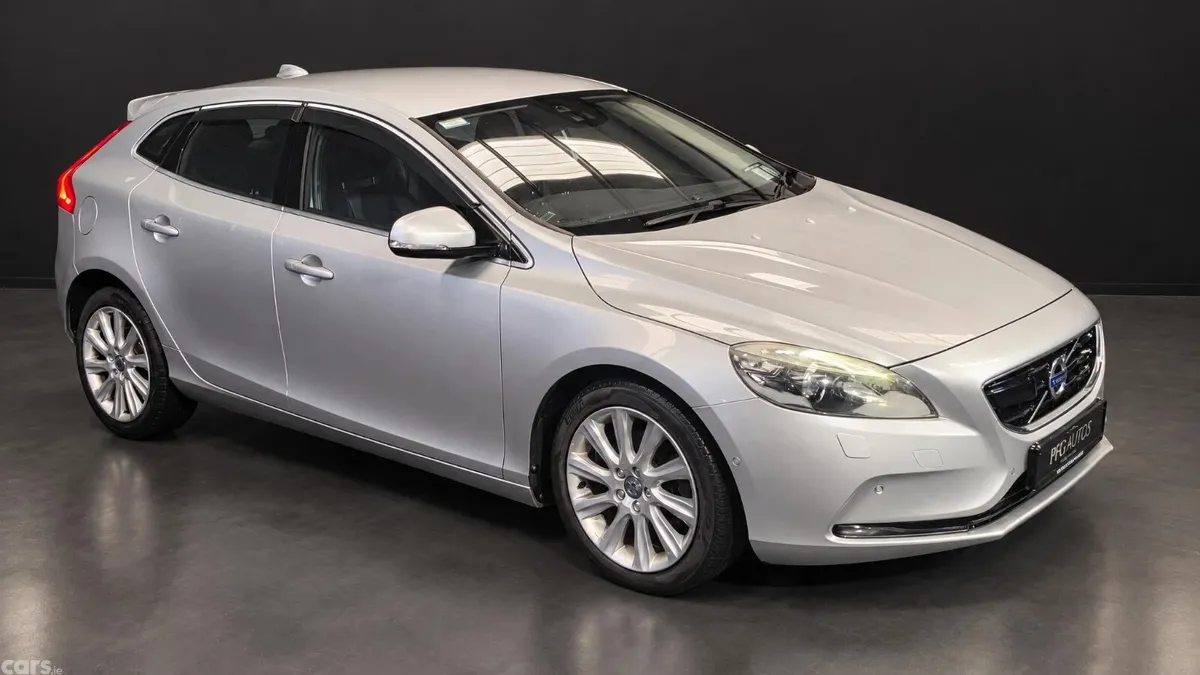 Volvo V40 Hatchback, Petrol, 2015, Silver