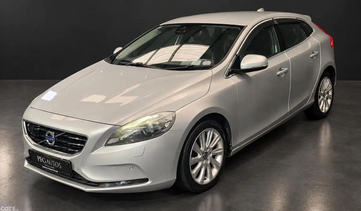 Volvo V40 Hatchback, Petrol, 2015, Silver