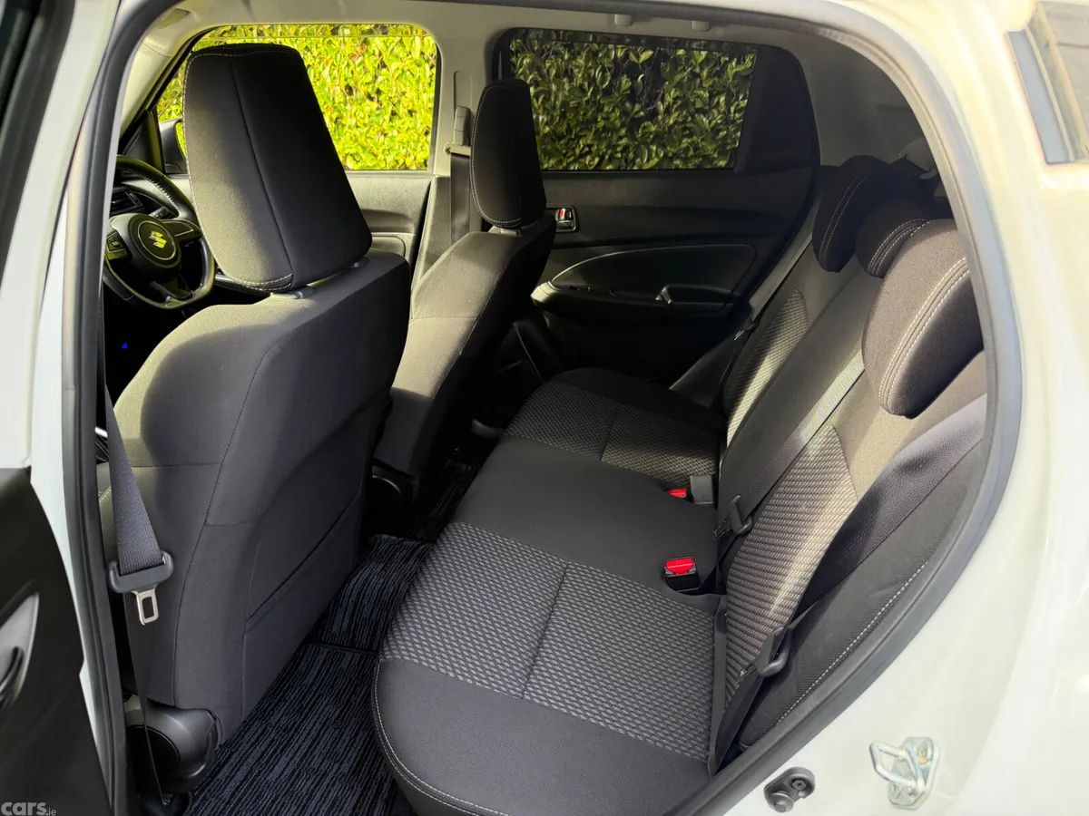 Suzuki Swift Hatchback, Petrol Hybrid, 2017, White