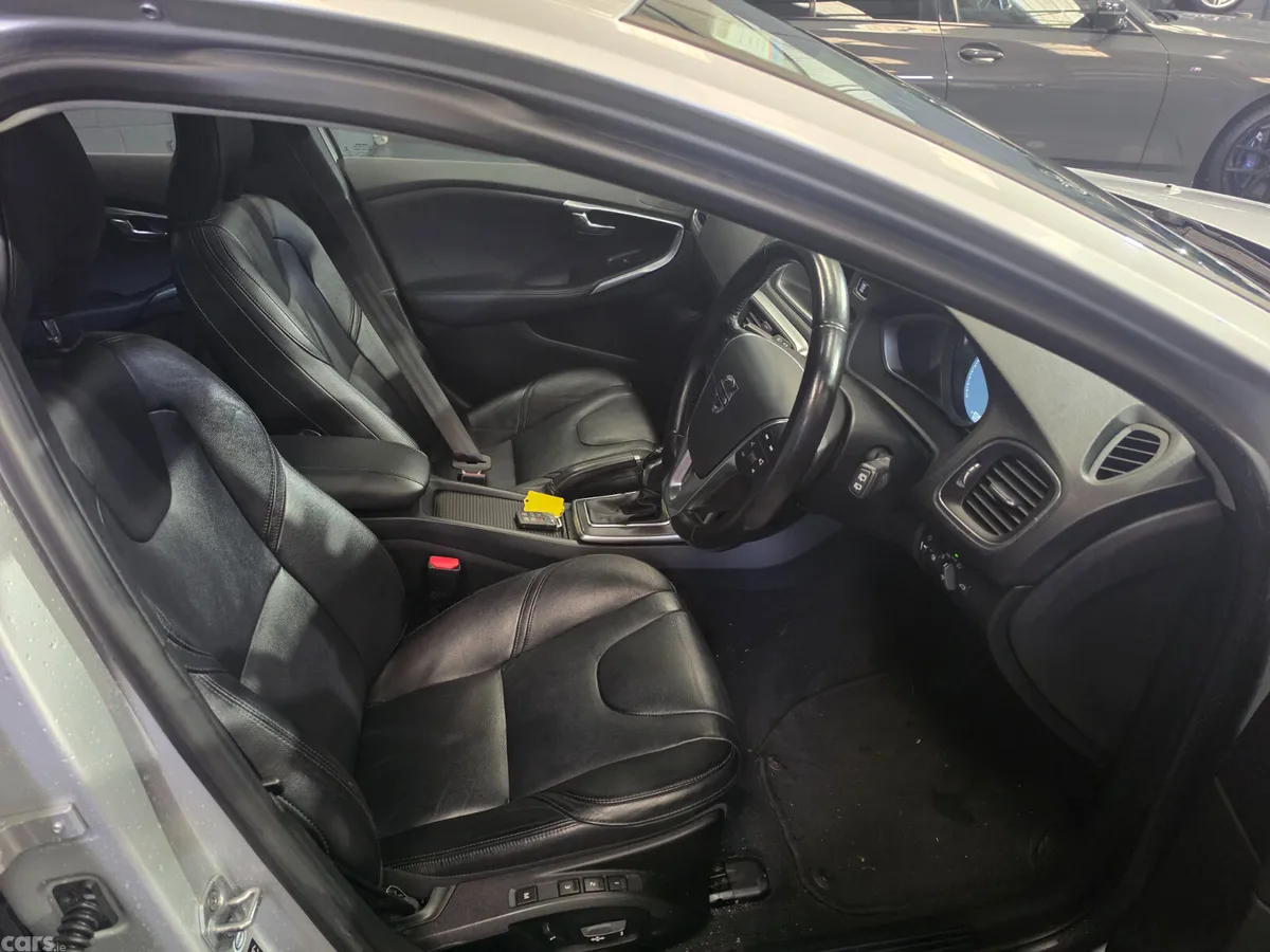 Volvo V40 Hatchback, Petrol, 2015, Silver