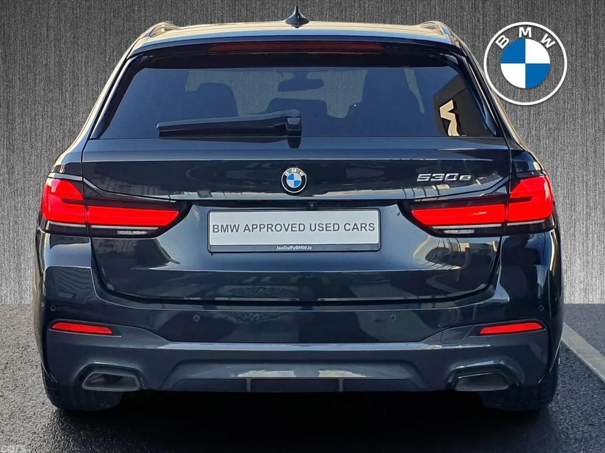 BMW 5-Series Estate, Petrol Plug-in Hybrid, 2021, Black