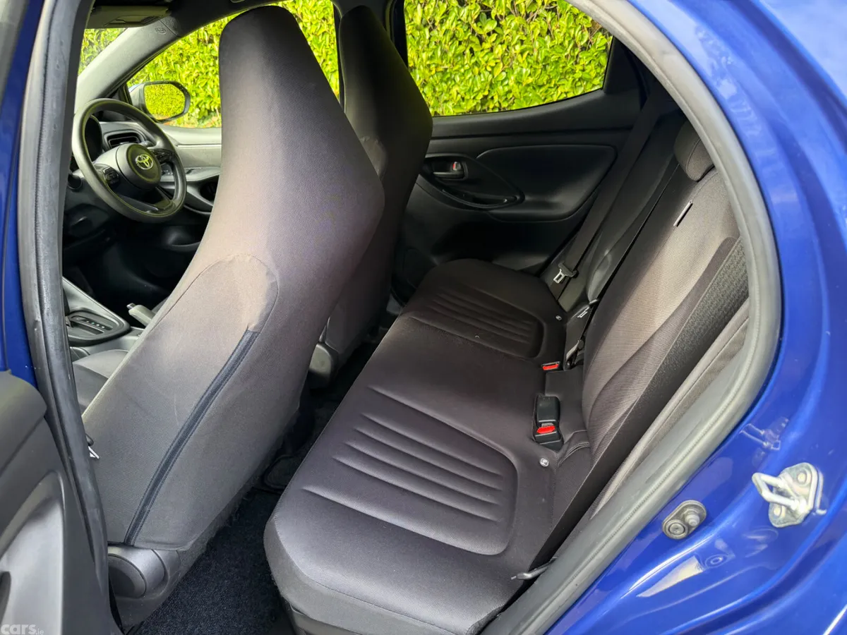 Toyota Yaris Hatchback, Petrol Hybrid, 2022, Blue