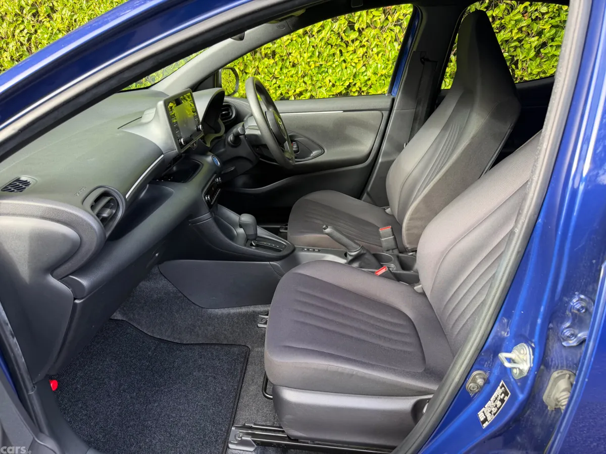 Toyota Yaris Hatchback, Petrol Hybrid, 2022, Blue