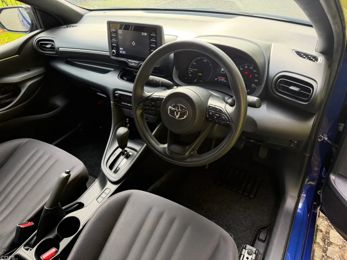Toyota Yaris Hatchback, Petrol Hybrid, 2022, Blue