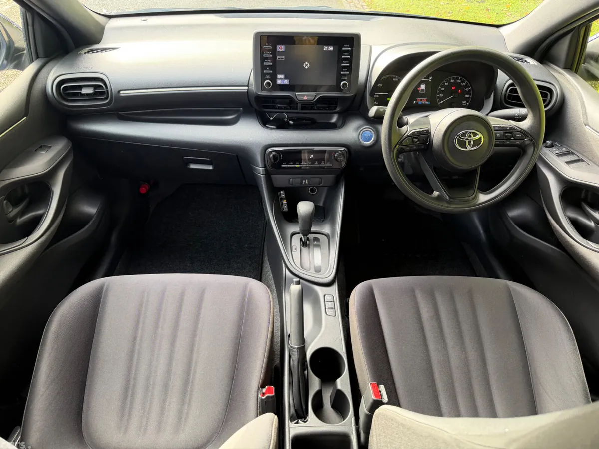 Toyota Yaris Hatchback, Petrol Hybrid, 2022, Blue