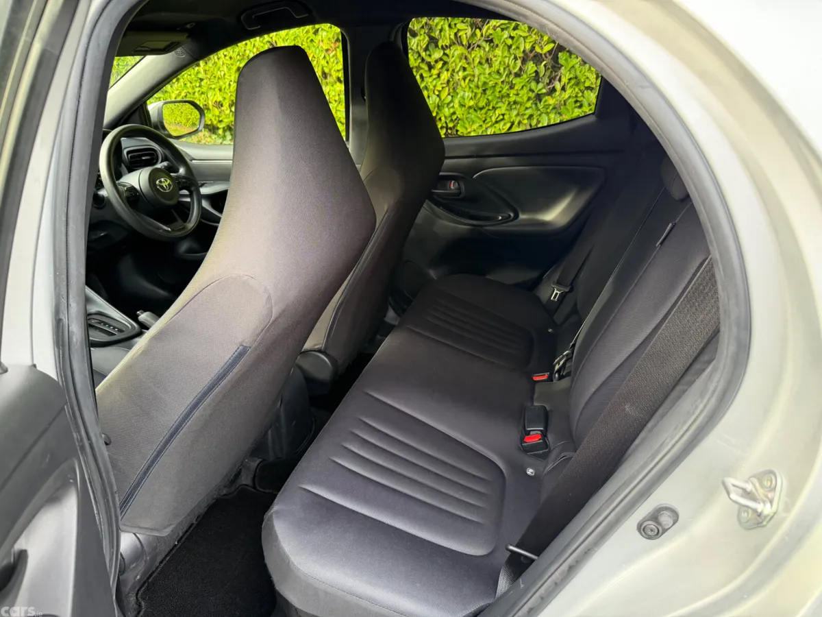 Toyota Yaris Hatchback, Petrol Hybrid, 2022, Silver