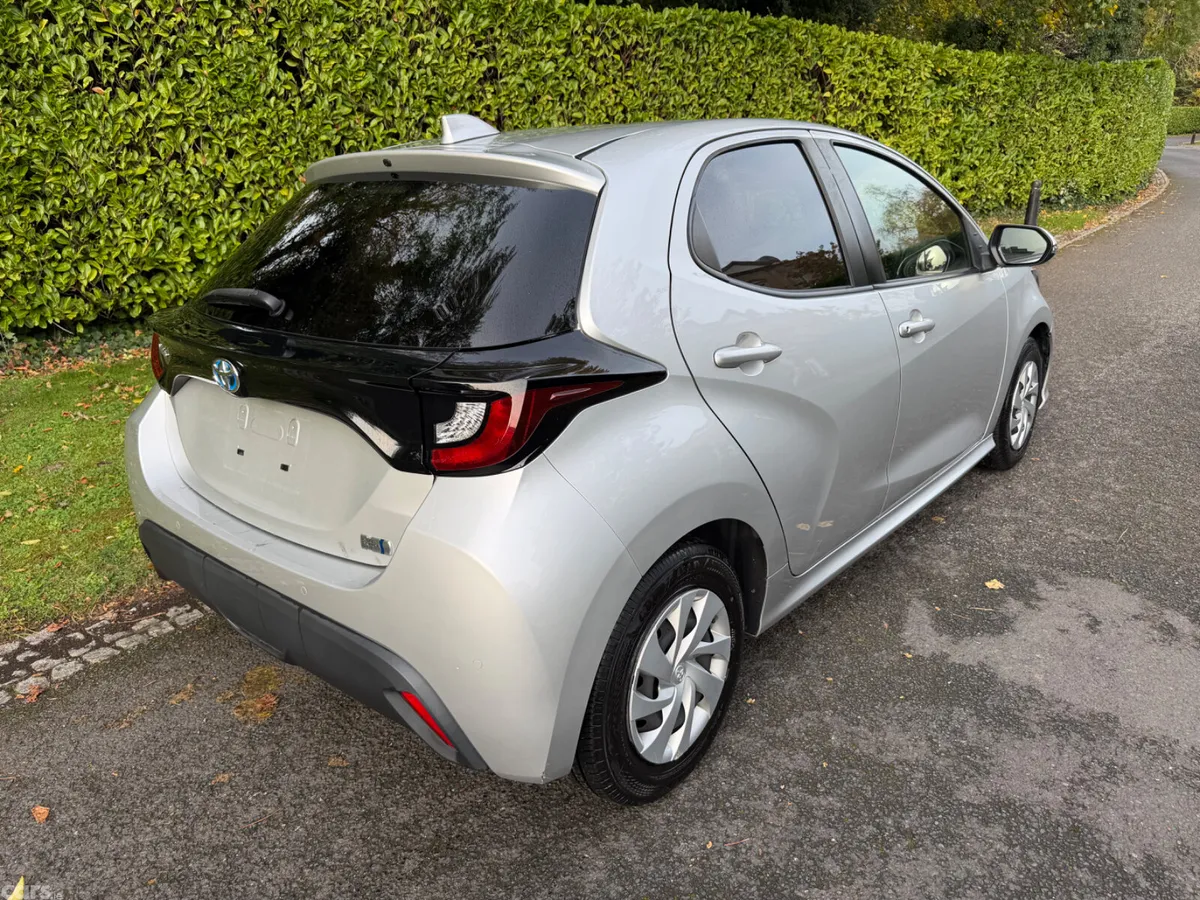Toyota Yaris Hatchback, Petrol Hybrid, 2022, Silver