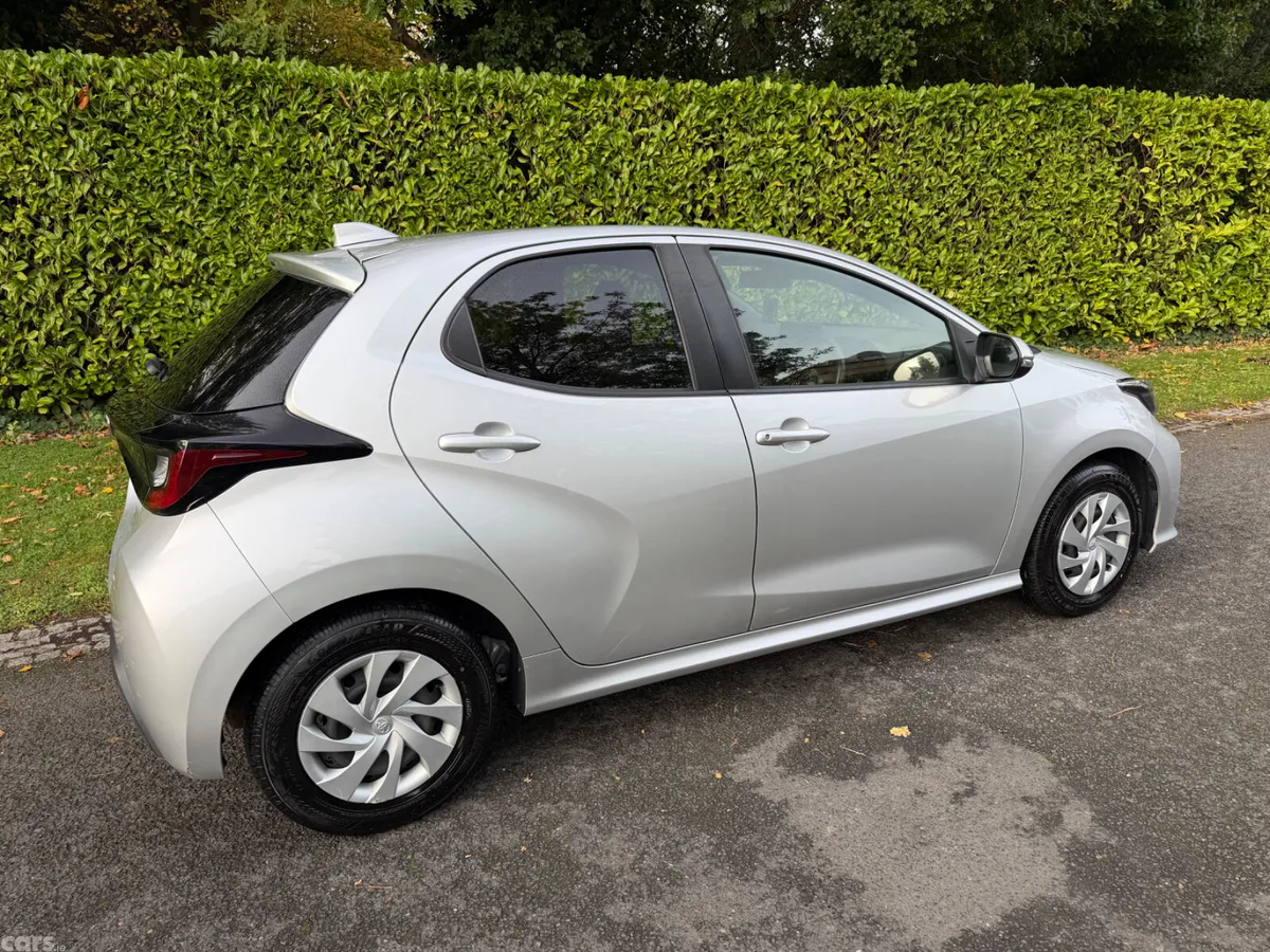 Toyota Yaris Hatchback, Petrol Hybrid, 2022, Silver