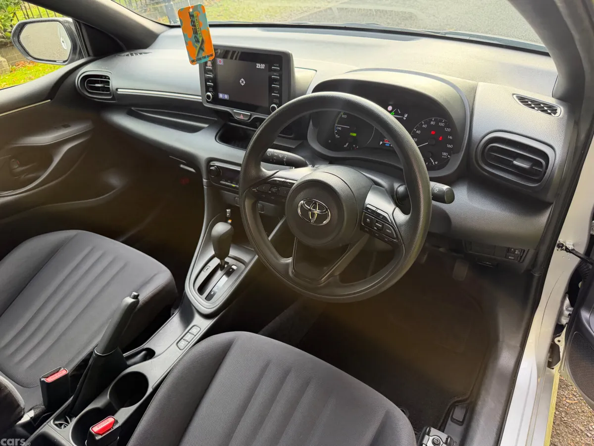 Toyota Yaris Hatchback, Petrol Hybrid, 2022, Silver