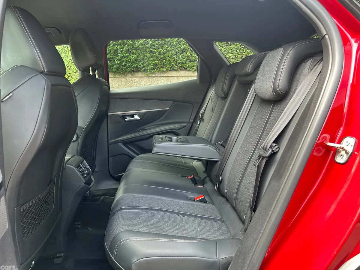Peugeot 3008 Hatchback, Petrol, 2020, Red
