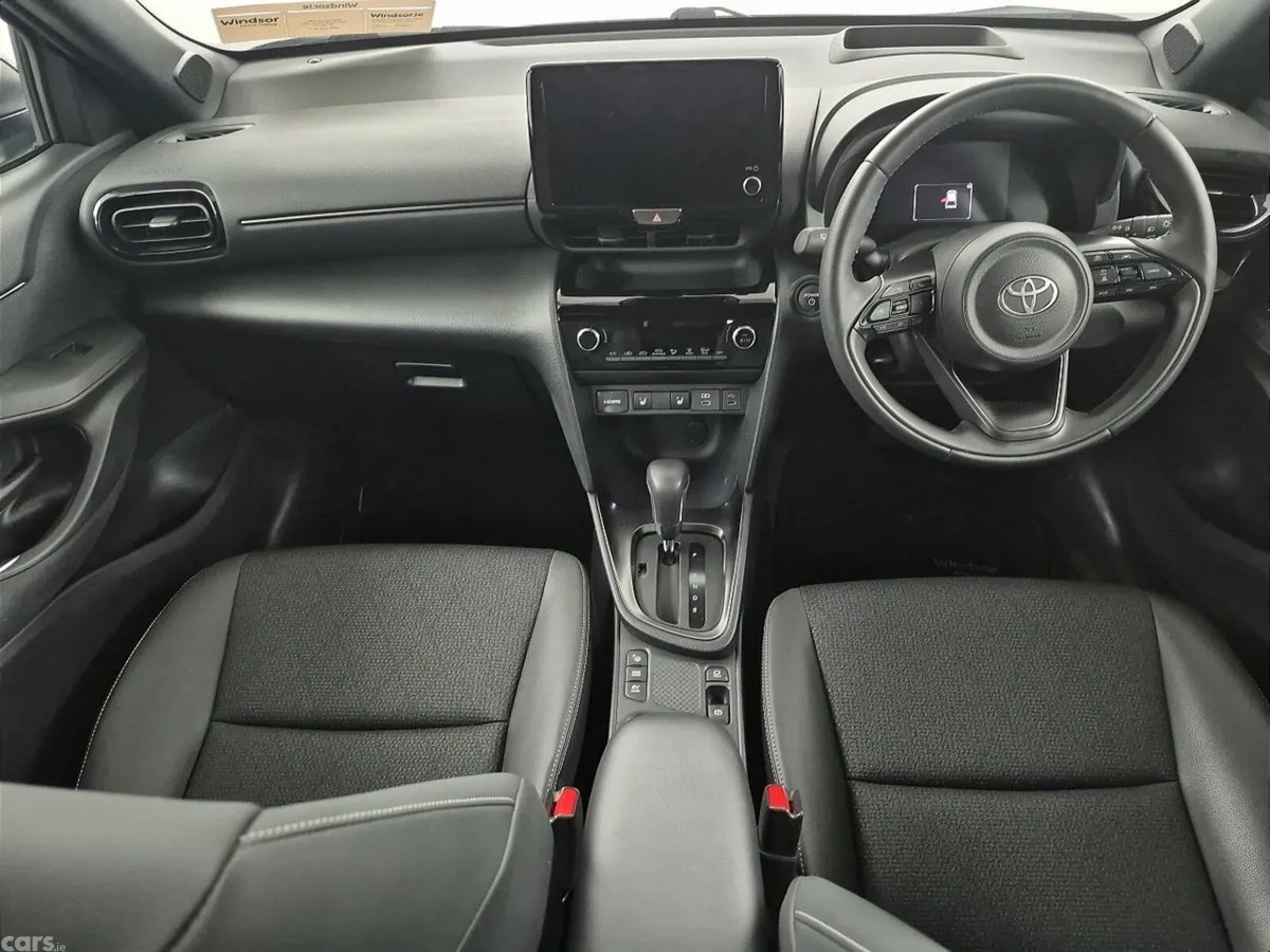 Toyota Yaris Cross SUV, Petrol Hybrid, 2024, White