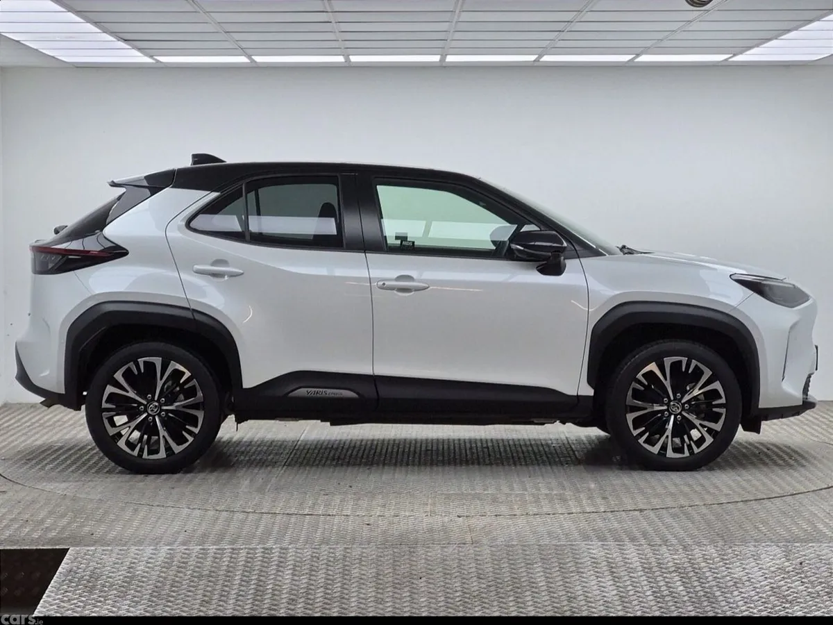 Toyota Yaris Cross SUV, Petrol Hybrid, 2024, White