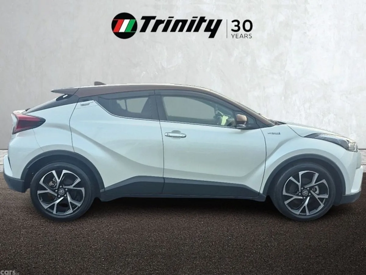 Toyota C-HR SUV, Petrol Hybrid, 2019, White