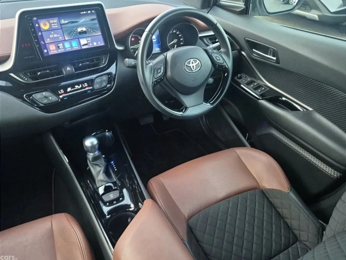 Toyota C-HR SUV, Petrol Hybrid, 2019, White