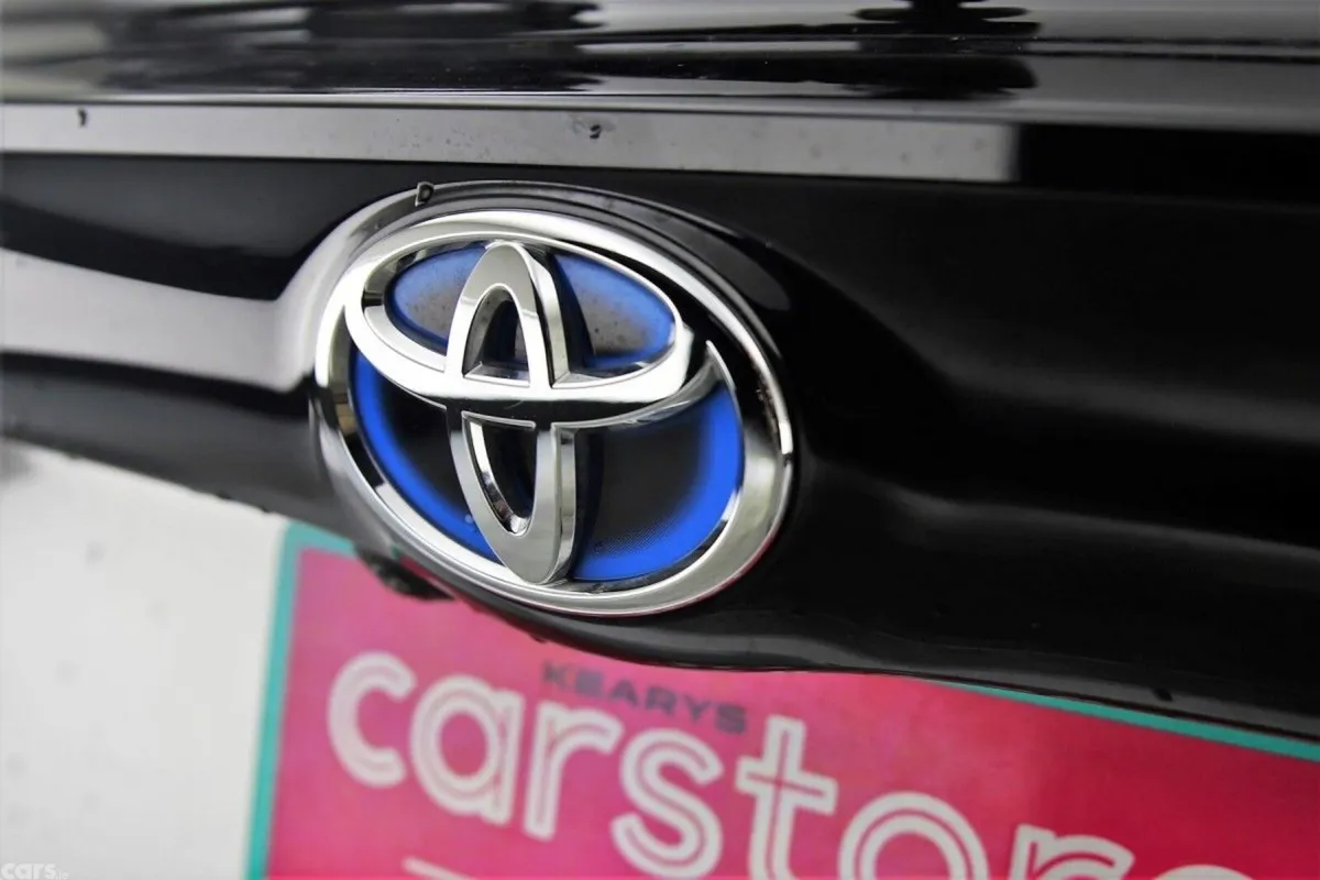 Toyota Yaris Hatchback, Petrol Hybrid, 2021, Silver