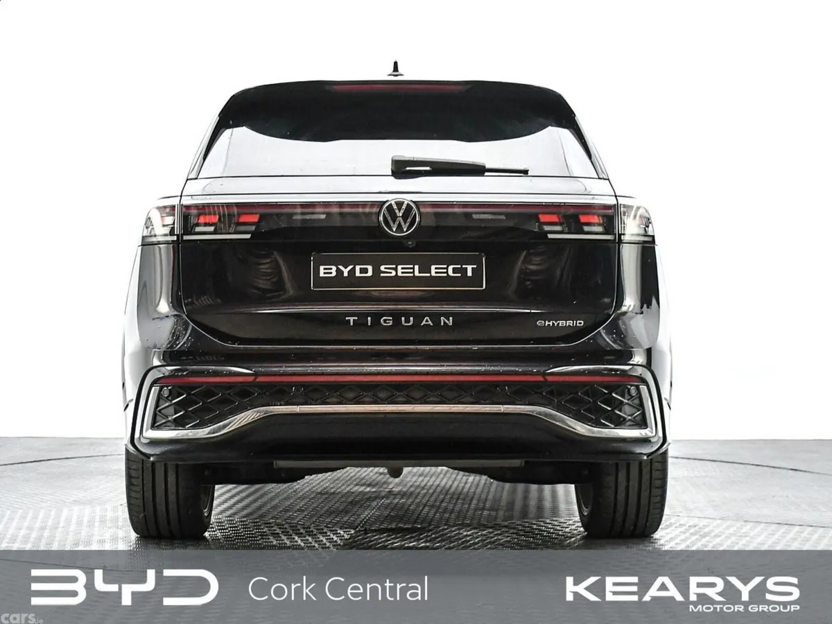 Volkswagen Tiguan SUV, Petrol Plug-in Hybrid, 2024, Black