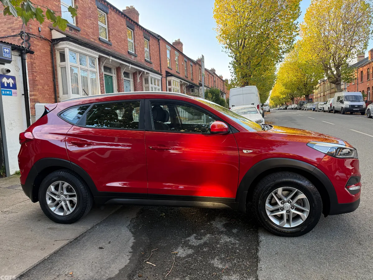 Hyundai Tucson SUV, Diesel, 2017, Red