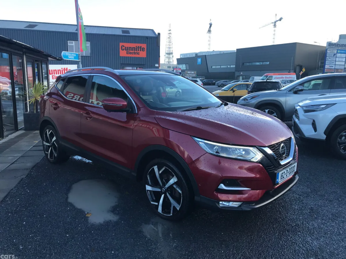 Nissan Qashqai SUV, Petrol, 2018, Red