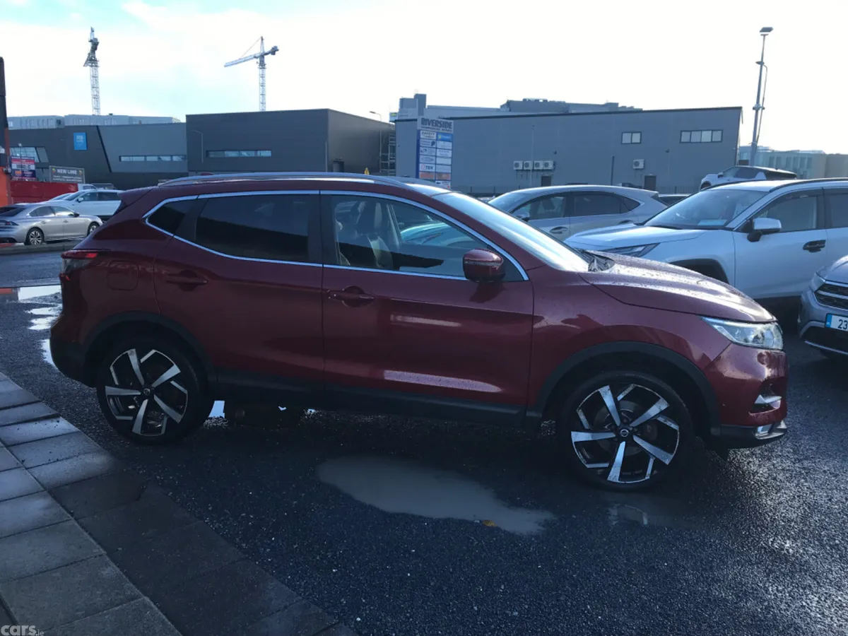 Nissan Qashqai SUV, Petrol, 2018, Red