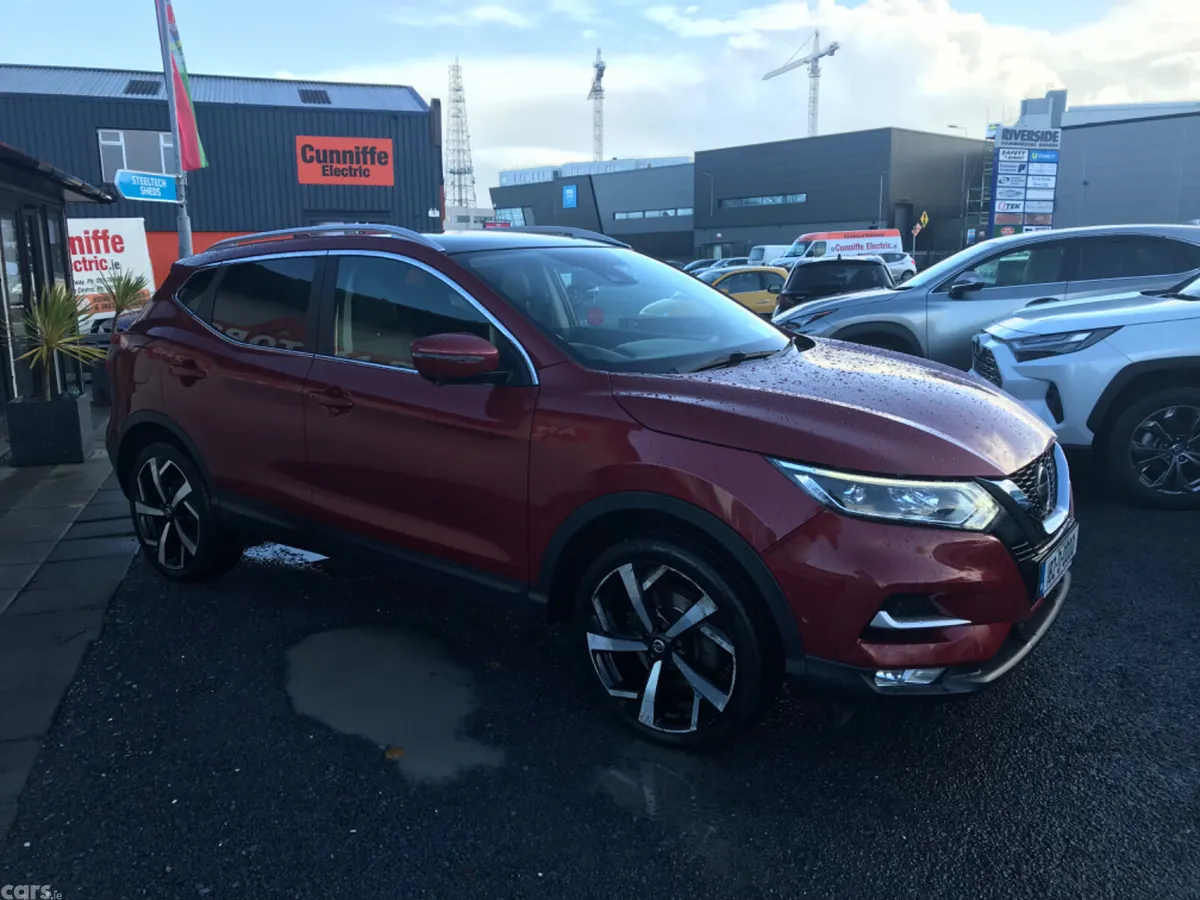 Nissan Qashqai SUV, Petrol, 2018, Red
