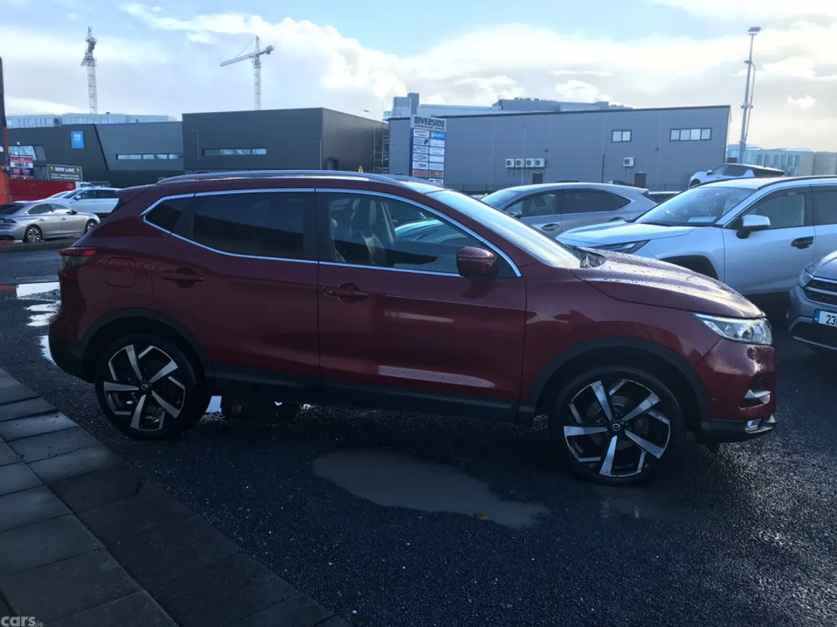 Nissan Qashqai SUV, Petrol, 2018, Red
