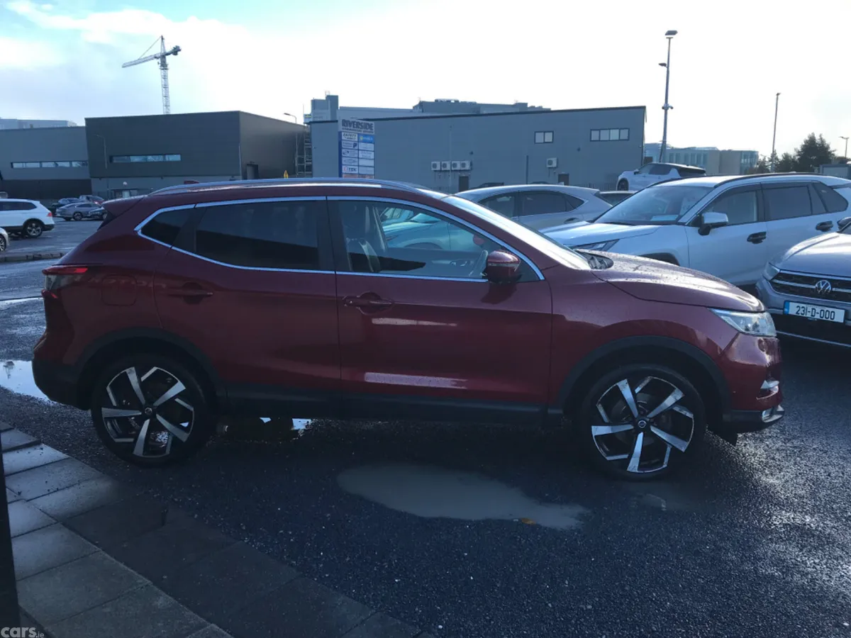 Nissan Qashqai SUV, Petrol, 2018, Red