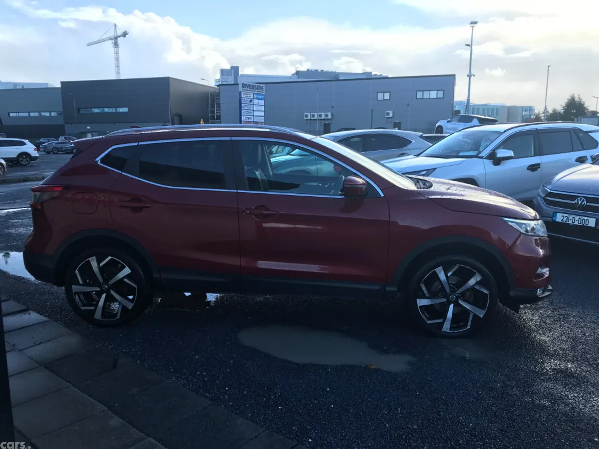 Nissan Qashqai SUV, Petrol, 2018, Red