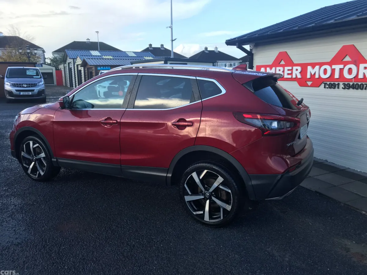 Nissan Qashqai SUV, Petrol, 2018, Red