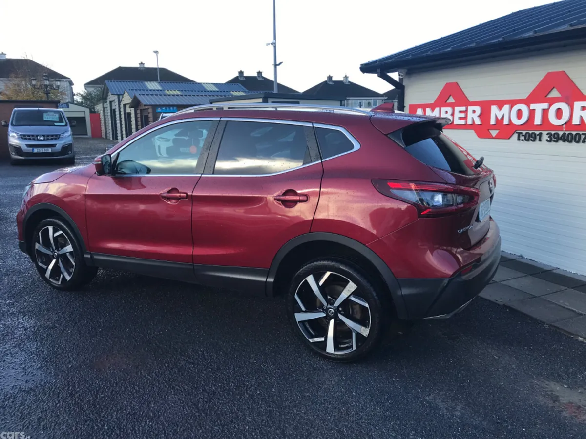 Nissan Qashqai SUV, Petrol, 2018, Red