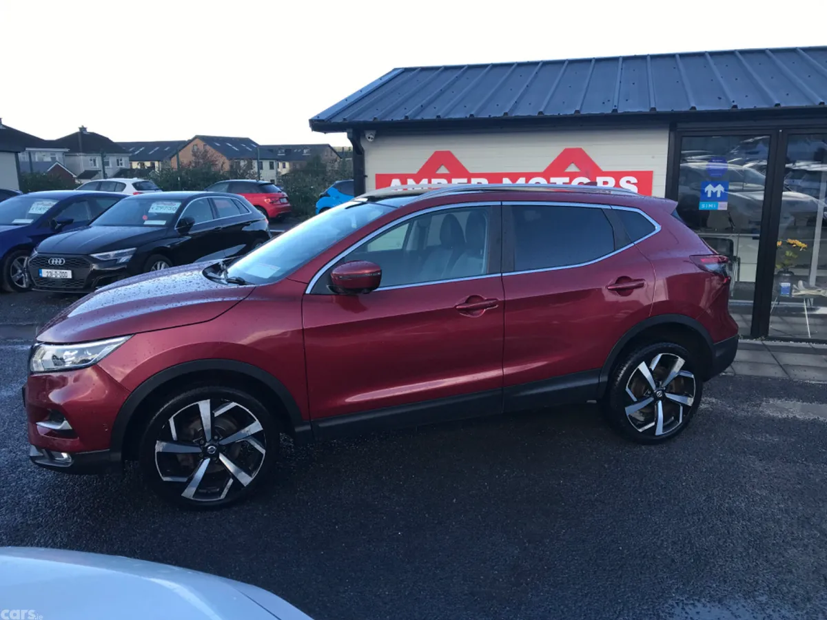 Nissan Qashqai SUV, Petrol, 2018, Red