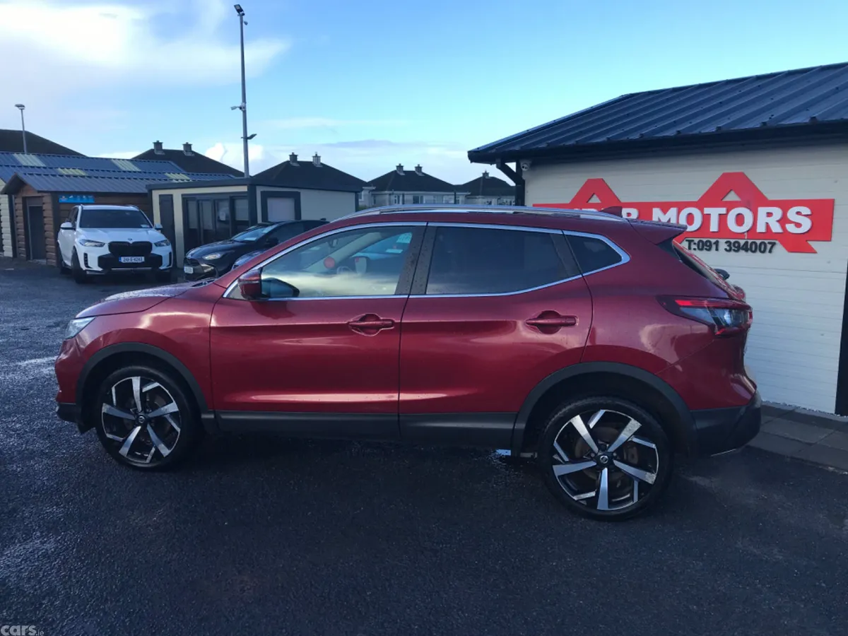 Nissan Qashqai SUV, Petrol, 2018, Red