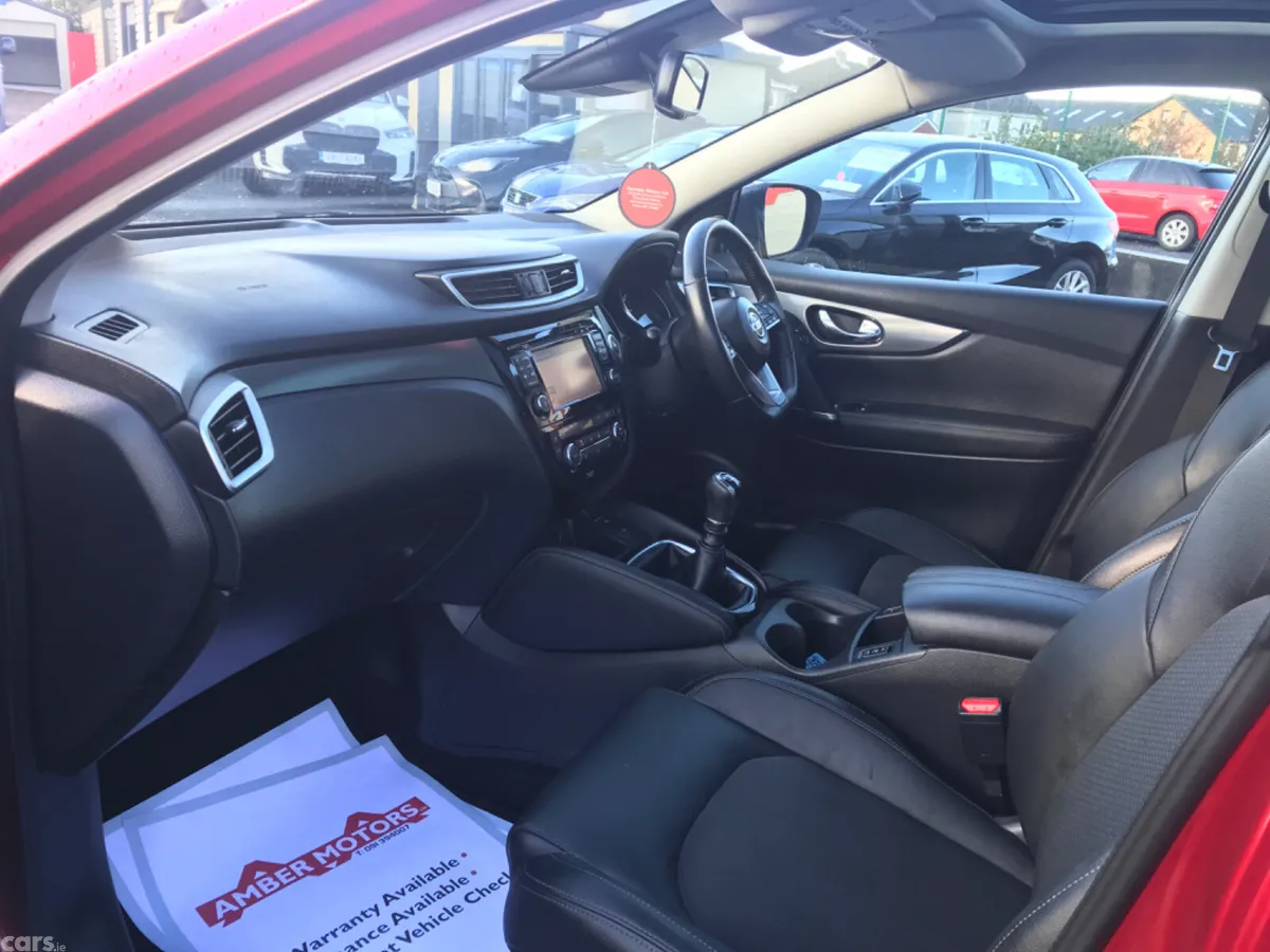 Nissan Qashqai SUV, Petrol, 2018, Red