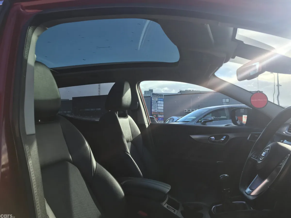 Nissan Qashqai SUV, Petrol, 2018, Red
