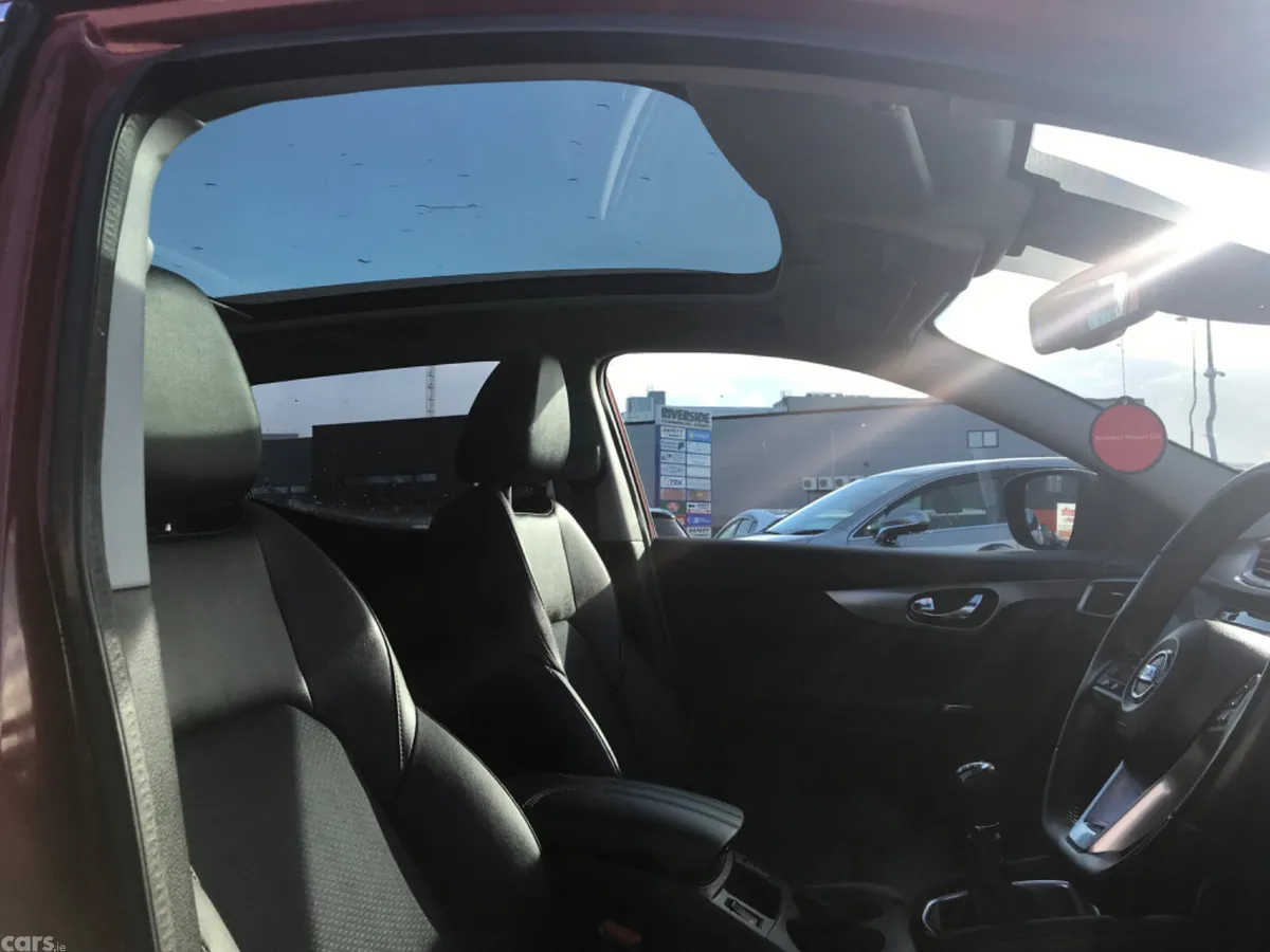 Nissan Qashqai SUV, Petrol, 2018, Red