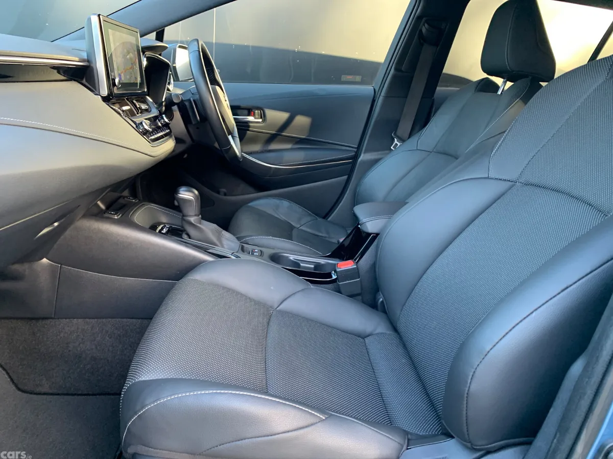 Toyota Corolla Estate, Petrol Hybrid, 2022, Blue