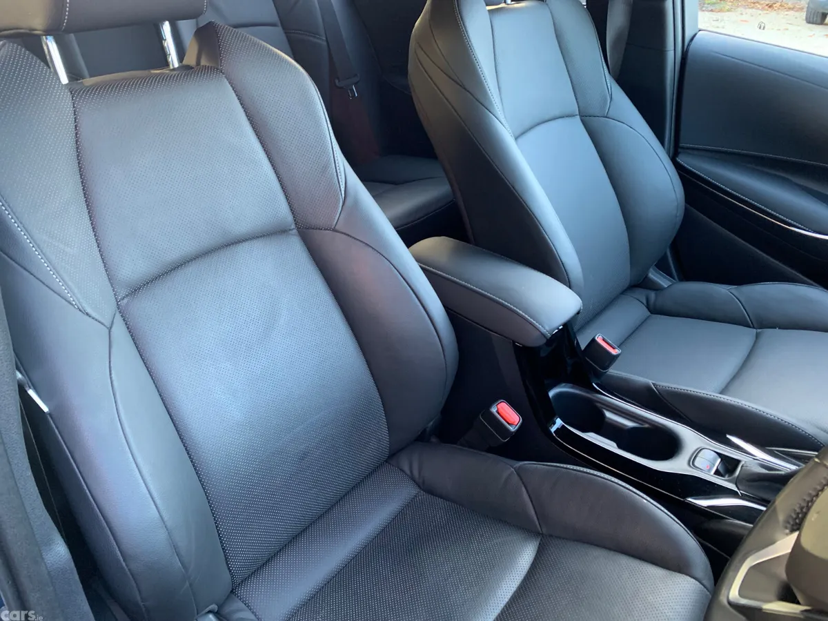 Toyota Corolla Estate, Petrol Hybrid, 2022, Blue