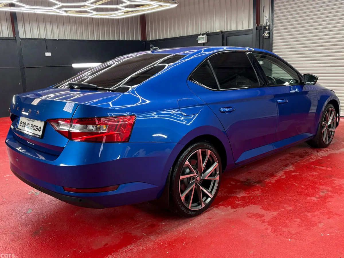 Skoda Superb Saloon, Diesel, 2023, Blue