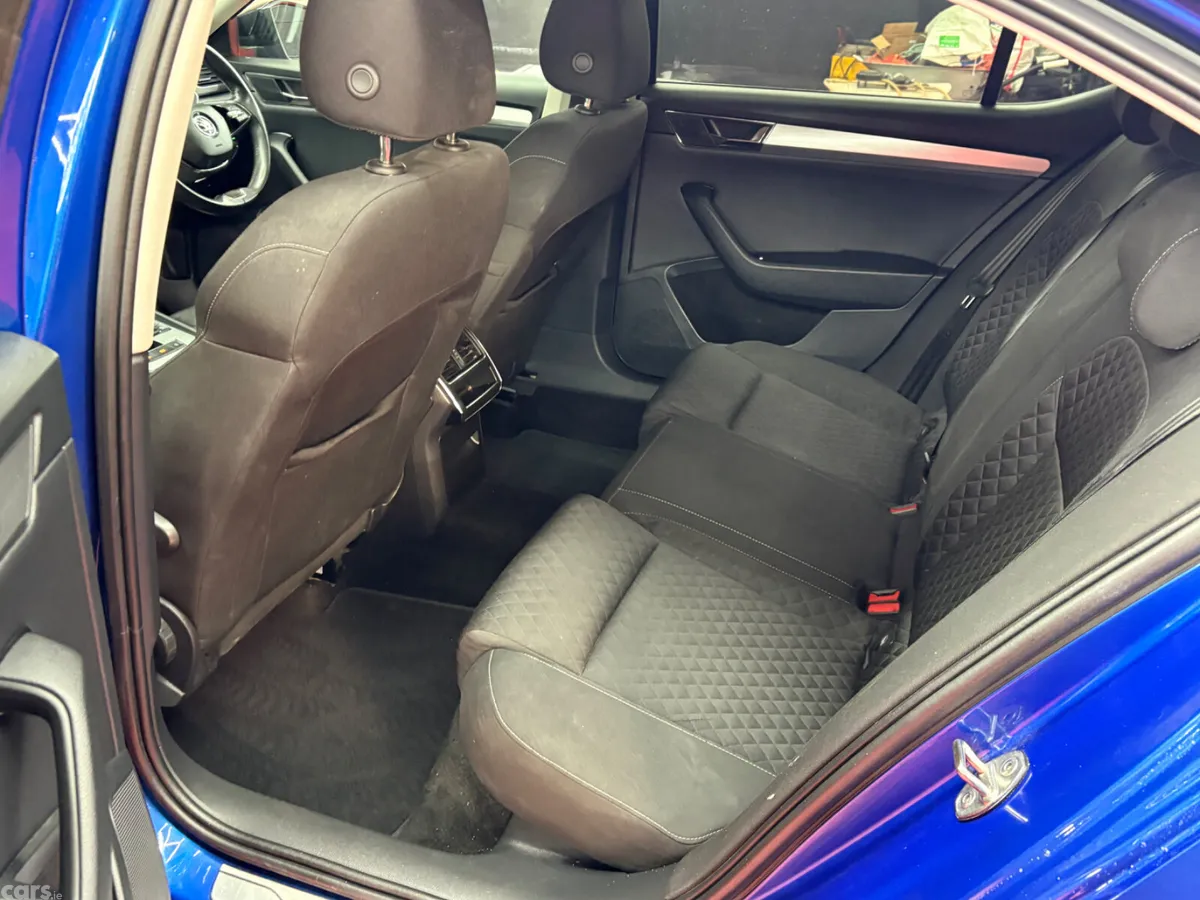 Skoda Superb Saloon, Diesel, 2023, Blue