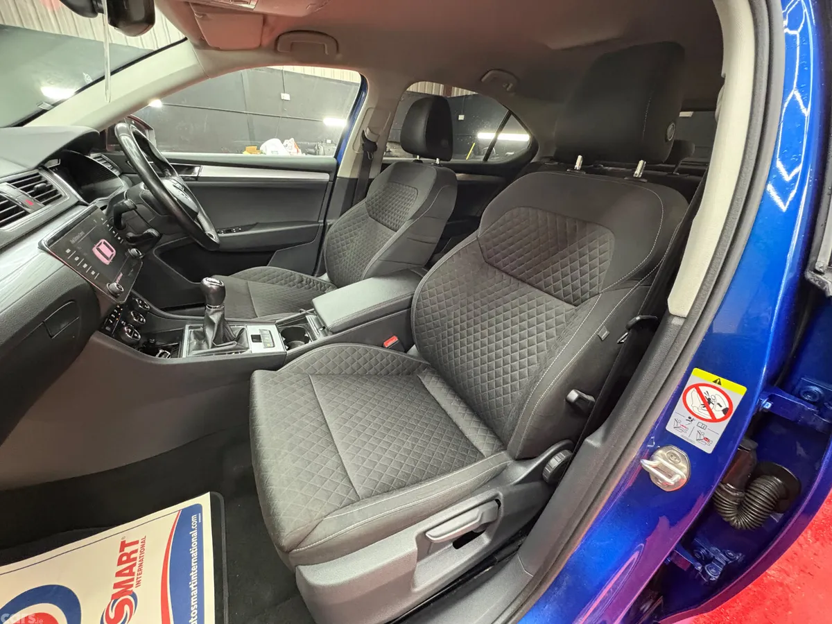 Skoda Superb Saloon, Diesel, 2023, Blue