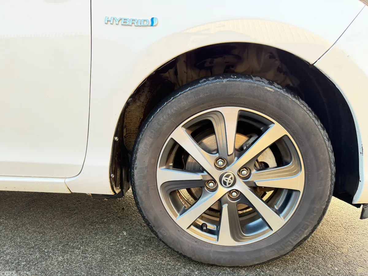 Toyota Aqua Hatchback, Petrol Hybrid, 2019, White