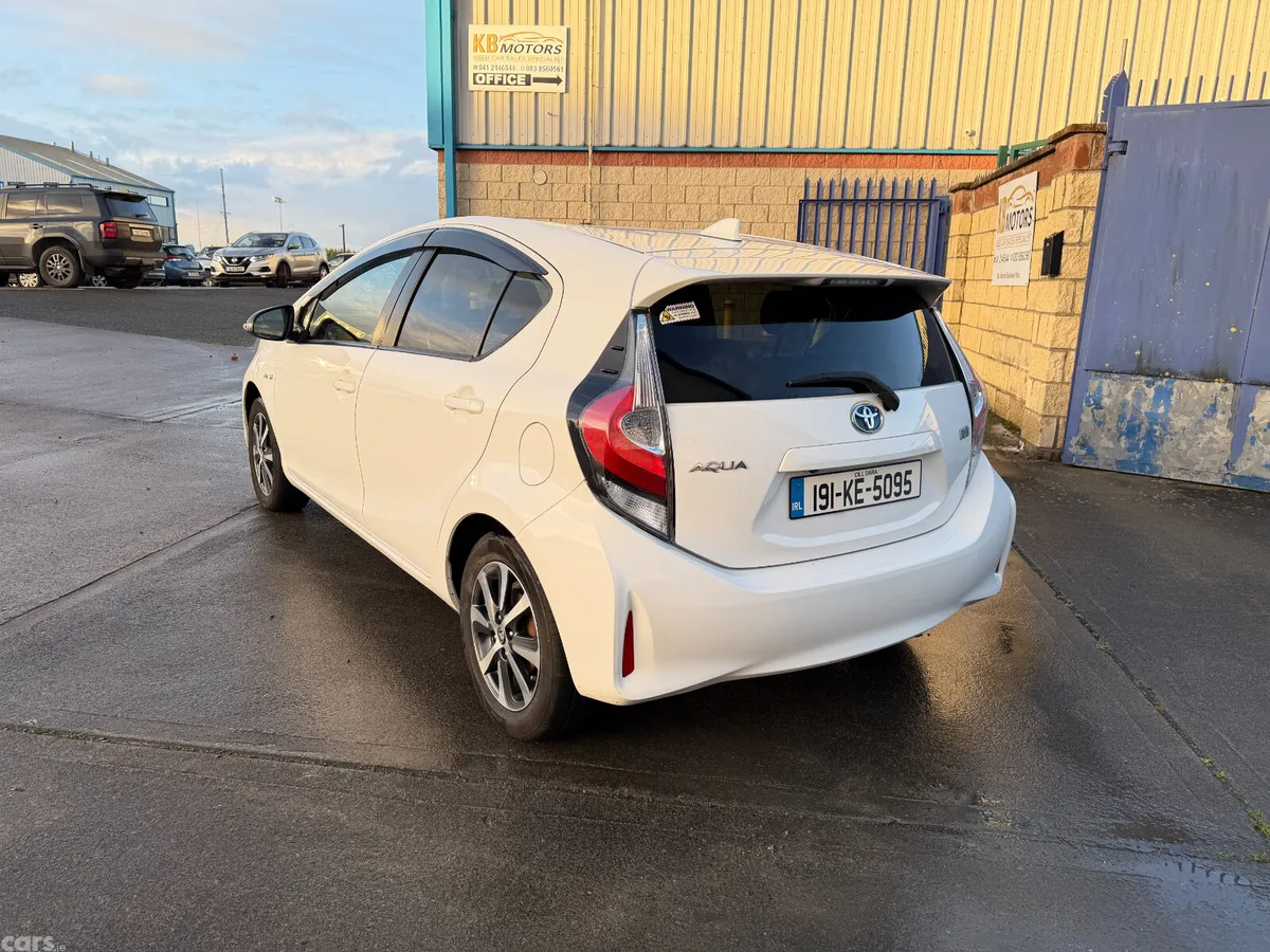 Toyota Aqua Hatchback, Petrol Hybrid, 2019, White